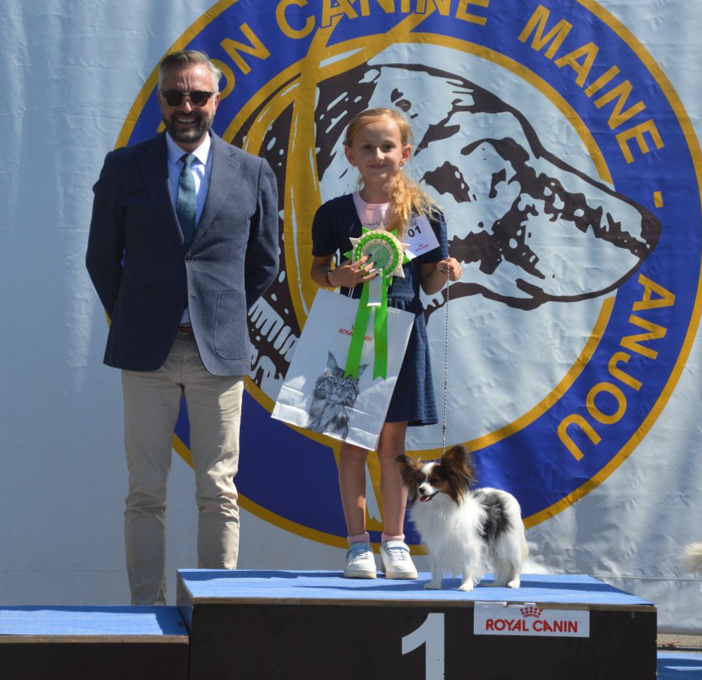 INES gagne le concours officiel des jeunes présentateurs